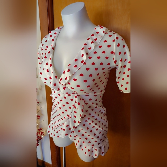 ❤️ PrettyLittleThing White Mini Heart Wrap Dress – Size 12 NWT ❤️ - Picture 4 of 9